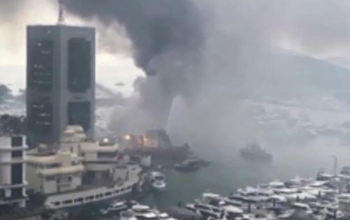 Lửa bất ngờ bùng cháy tại bến tàu khiến 10 du thuyền bị chìm