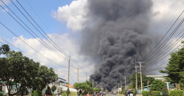 Hàng chục vụ nổ trong một đám cháy tại KCN ở TP Biên Hòa