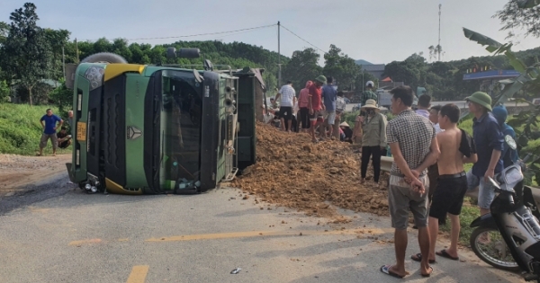 Tạm giữ hình sự tài xế xe tải chở đất gây tai nạn giao thông khiến 3 người tử vong ở Hoà Bình