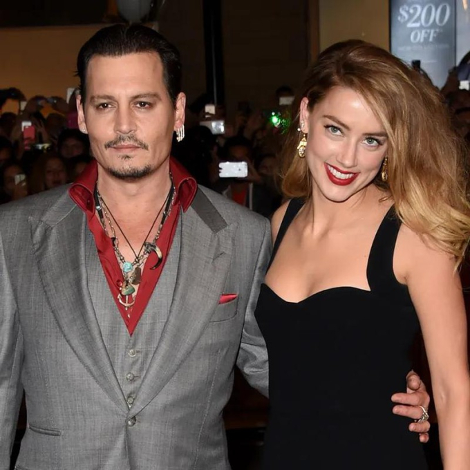 Cặp đôi Johnny Depp - Amber Heard thời còn mặn nồng.