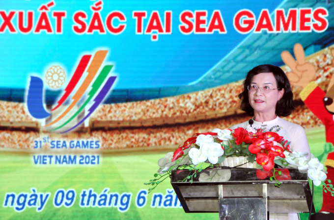 Phó Chủ tịch UBND tỉnh Trần Tuyết Minh phát biểu tại lễ vinh danh.