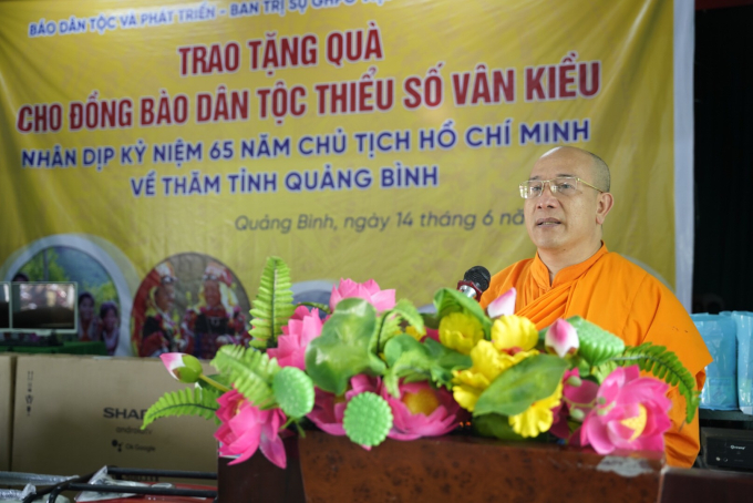 Đại đức Thích Trúc Thái Minh, Phó trưởng Ban Trị sự kiêm Trưởng Ban Phật giáo quốc tế Giáo hội Phật giáo Việt Nam tỉnh Quảng Bình - trụ trì Chùa Ba Vàng phát biểu tại buổi lễ.