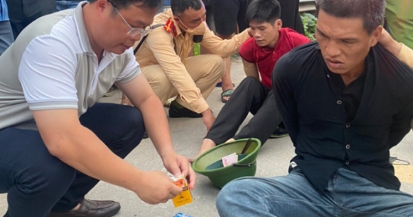Bắc Giang: Kiểm tra hành chính, bắt quả tang 2 đối tượng buôn ma túy