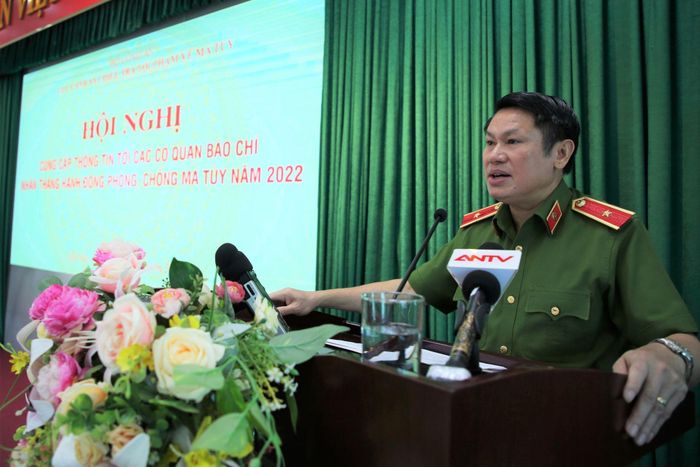 Thiếu tướng Nguyễn Văn Viện phát biểu tại hội nghị.