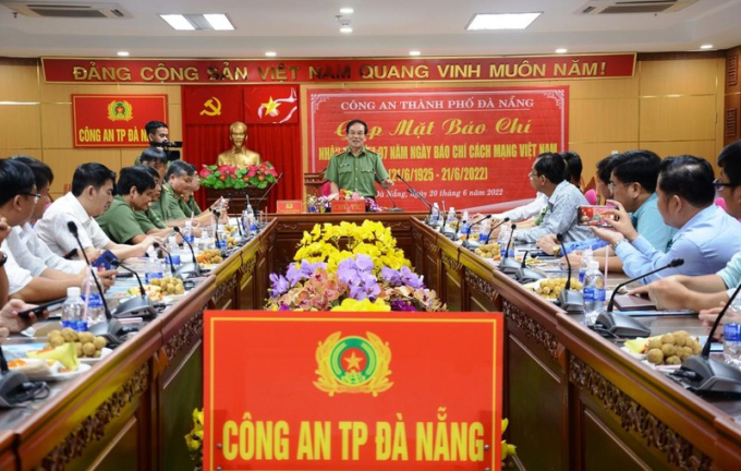 Thiếu tướng Vũ Xuân Viên - Giám đốc Công an Đà Nẵng thông tin với báo chí.