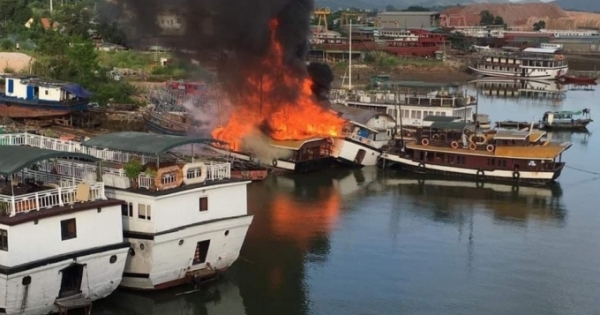 Quảng Ninh: Hàng loạt tàu du lịch bốc cháy ở một cơ sở sửa chữa tàu