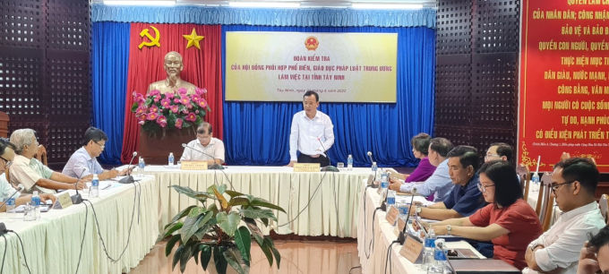Uỷ viên Hội đồng phối hợp PBGDPL trung ương - ông Nguyễn Lam đánh giá cao công tác đối ngoại thường xuyên liên tục của địa phương trong thời gian qua.