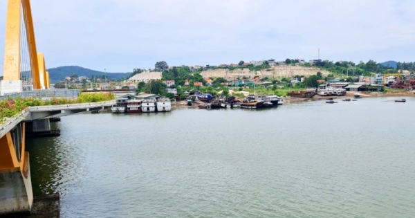 Quảng Ninh: Cận cảnh cơ sở đóng tàu trái phép, nguy cơ mất an toàn cháy nổ