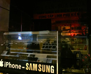 Nhóm trộm nhí đột nhập cửa hàng điện thoại ăn trộm nhiều điện thoại cùng các linh kiện điện tử khác (ảnh minh hoạ).