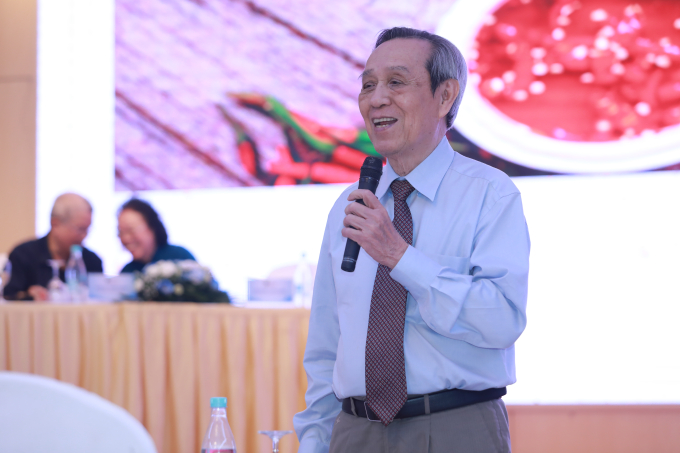 Giáo sư, tiến sĩ Lưu Duẩn - Trưởng Ban Tư vấn Hiệp hội Văn hóa Ẩm thực Việt Nam  Báo cáo tham luận “Đẩy mạnh xuất khẩu nước mắm dưới góc nhìn văn hóa ẩm thực và khoa học - công nghệ”