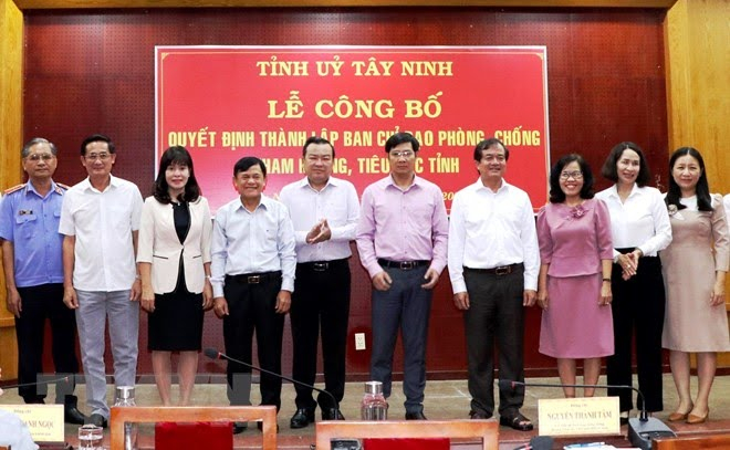 ch ảnh: Ảnh 1: Các thành viên Ban Chỉ đạo phòng, chống tham nhũng, tiêu cực tỉnh Tây Ninh ra mắt tại lễ công bố.
