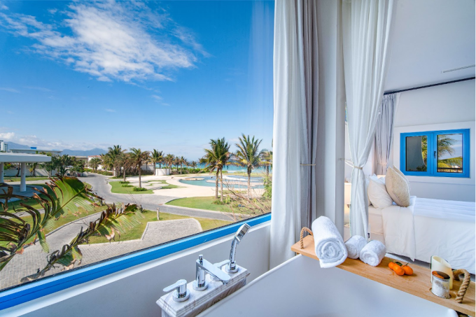 Không gian nghỉ dưỡng mang cảm tác Hy Lạp tại Cam Ranh Bay Hotels &amp;amp; Resorts hứa hẹn giải bài toán khai thác hiệu quả và bền vững với tiềm năng du lịch đầy tiềm năng tại Bãi Dài.
