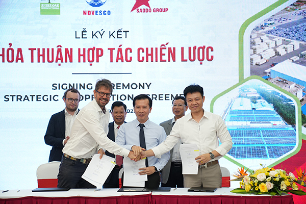 Các đơn vị ký kết hợp tác chiến lược để phát triển năng lượng tái tạo tại Khu công nghiệp Nam Đình Vũ.