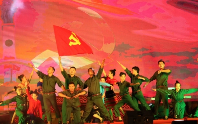 Đắk Lắk: Tái hiện chiến thắng chói lọi trong Chương trình nghệ thuật Đất nước trọn niềm vui