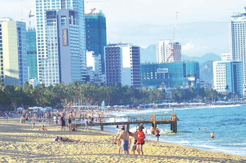 Địa ốc 24h: Quy hoạch đô thị thích ứng với biến đổi khí hậu, cho thuê bãi biển Nha Trang