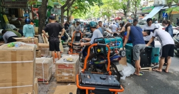 Quảng Ninh: Mất điện kéo dài, người dân TP Cẩm Phả đổ xô mua máy phát điện về dùng