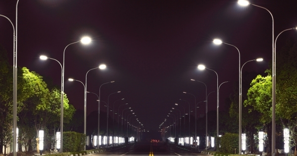 Để tiết kiệm điện, Hà Nội thay đổi thời gian chiếu sáng công cộng
