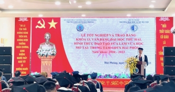 Trường Đại học Luật Hà Nội trao bằng tốt nghiệp cho 94 học viên văn bằng 2
