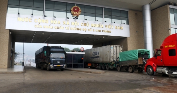 Chủ tịch tỉnh Lào Cai yêu cầu đảm bảo hoạt động thông quan hàng hóa tại các cửa khẩu