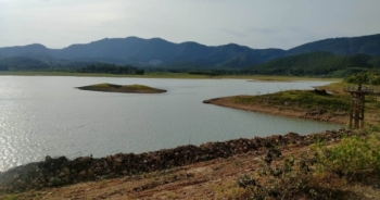 Báo động mực nước nhiều hồ đập tại Nghệ An chạm đáy