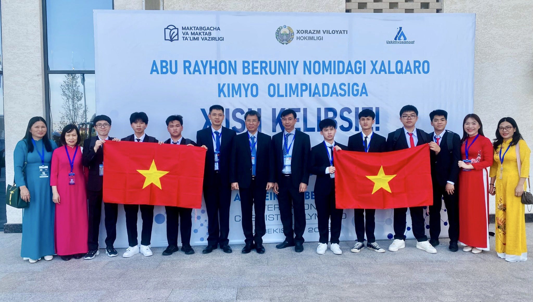 Doàn Việt Nam tham dự Olympic Hóa học Quốc tế Abu Reikhan Beruniy lần thứ nhất. (Nguồn: CTTĐT Bộ Giáo dục)