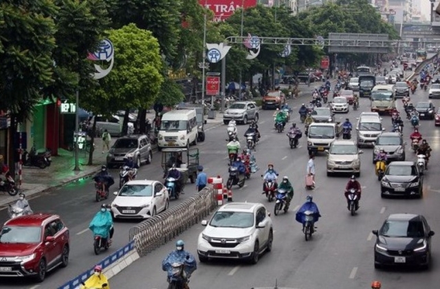 Cần đánh giá hiệu quả việc lắp đặt dải phân cách làn xe trên đường Nguyễn Trãi