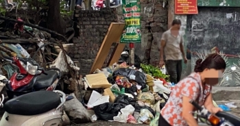 Hà Nội: Tái diễn tình trạng tập kết rác không đúng nơi quy định