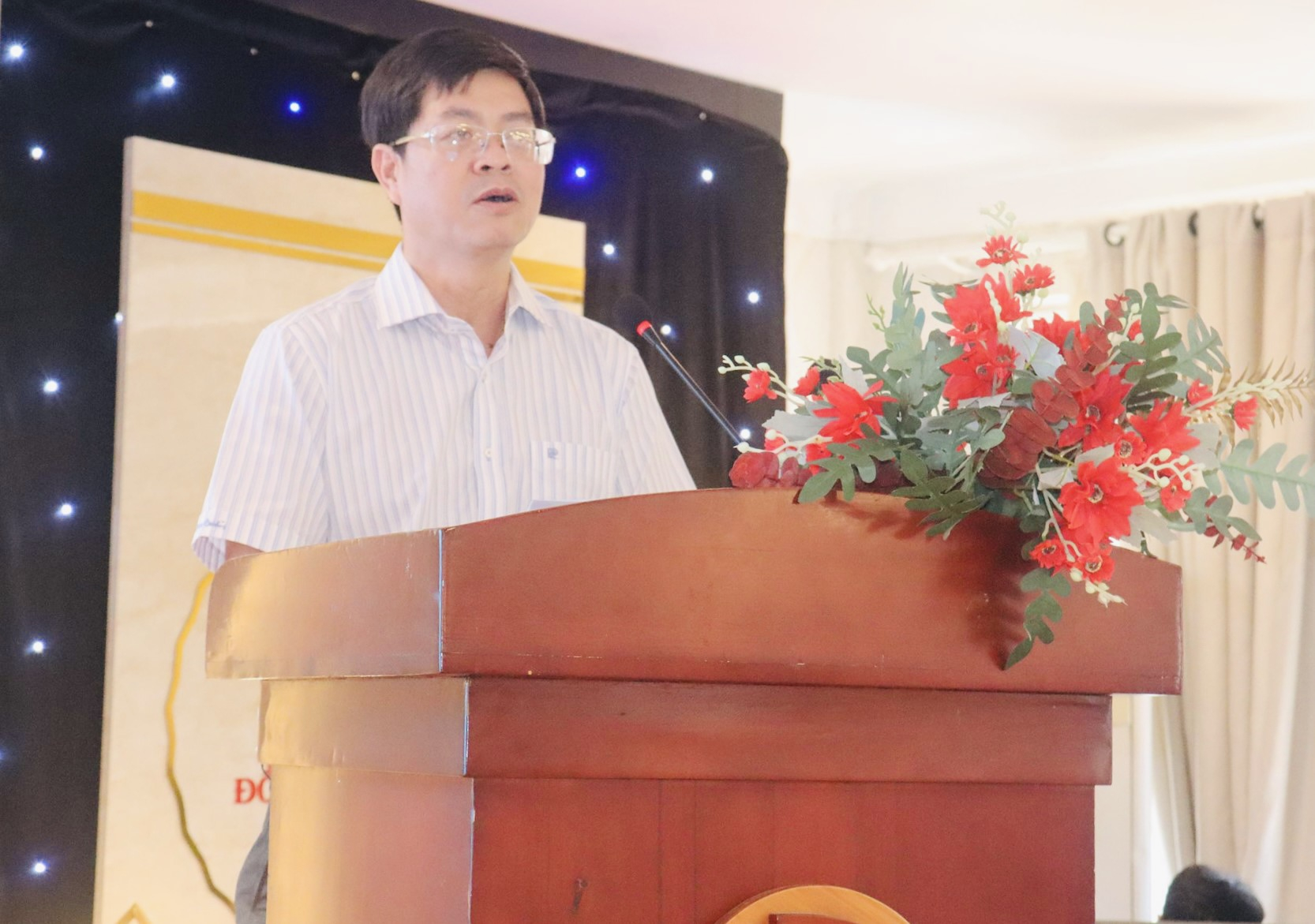 Ông Nguyễn Hồng Hải, Phó Chủ tịch UBND tỉnh Bình Thuận phát biểu tại hội thảo.