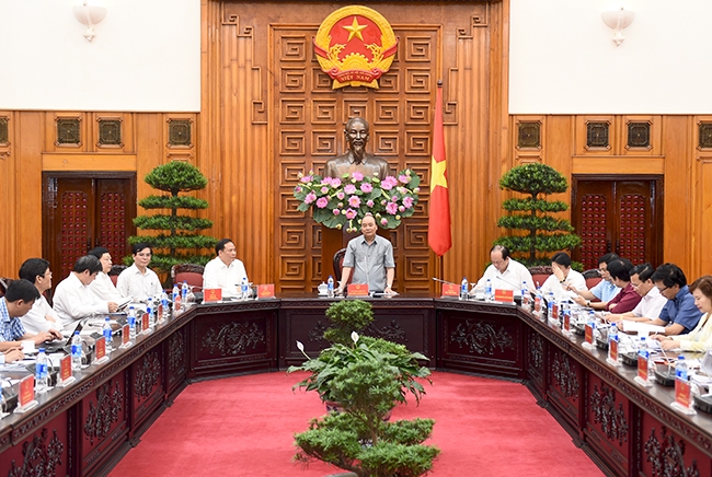 Thủ tướng Ch&iacute;nh phủ Nguyễn Xu&acirc;n Ph&uacute;c tại buổi l&agrave;m việc với l&atilde;nh đạo chủ chốt tỉnh Hải Dương.