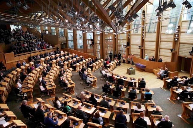 Nữ ho&agrave;ng Anh ph&aacute;t biểu tại lễ khai mạc kỳ họp thứ 5 của Quốc hội Scotland. (Ảnh: Reuters)