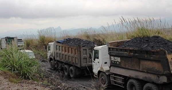Siết chặt tải trọng xe chở than tại Quảng Ninh