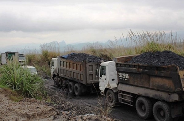 Quảng Ninh siết chặt tải trọng xe chở than.
