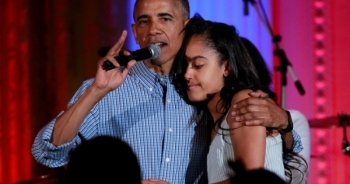 Tổng thống Obama hạnh phúc, hát mừng sinh nhật con gái