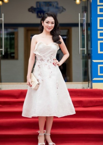 Hoa hậu Nguyễn Thị Huyền l&uacute;c n&agrave;o cũng xuất hiện với diện mạo v&ocirc; c&ugrave;ng xinh đẹp.
