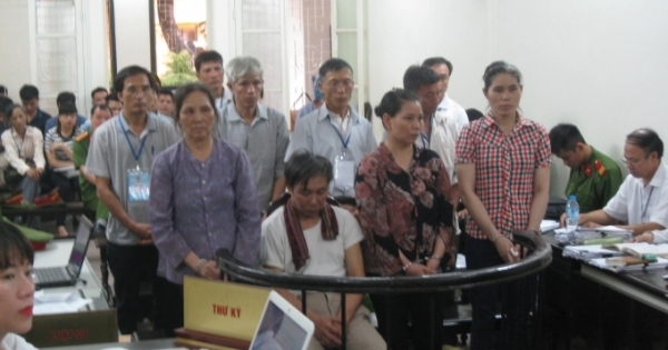 Hà Nội: 342 tháng tù giam cho các bị cáo trong vụ "nấu cháo ở sân UBND xã"