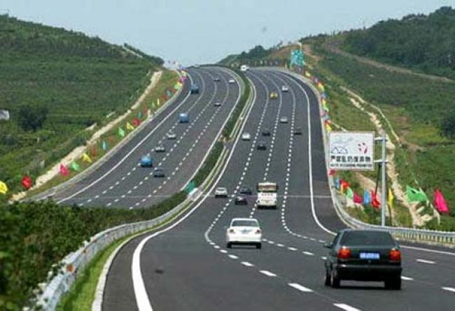 Đường cao tốc Bắc - Nam c&oacute; vai tr&ograve; bảo đảm cho nền tảng ph&aacute;t triển của đất nước, n&acirc;ng cao năng lực cạnh tranh của nền kinh tế (ảnh minh họa - Iternet).