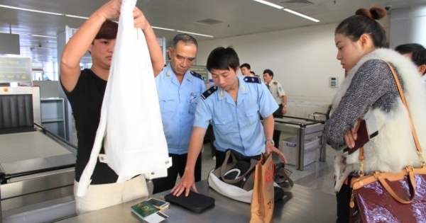 Hải quan sân bay Đà Nẵng: Vòi vĩnh lộ liễu, xử lý qua loa