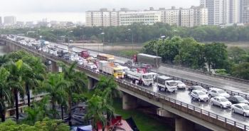 Hà Nội: Hàng ngàn ô tô “chết cứng” ở đường trên cao