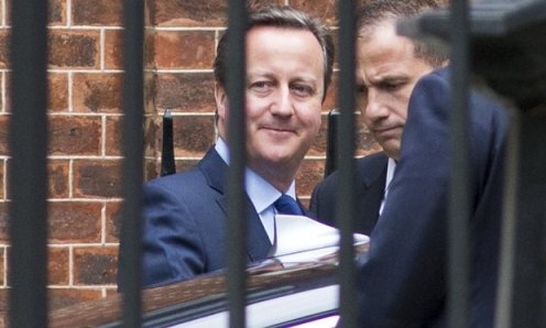 Ng&agrave;y 14/7, sau khi kết th&uacute;c phi&ecirc;n điều trần cuối c&ugrave;ng tại Quốc hội, &ocirc;ng David Cameron sẽ tới thăm Nữ ho&agrave;ng Anh Elizabeth II tại Điện Buckingham để đệ tr&igrave;nh việc từ chức. (Ảnh: Daily Mail)
