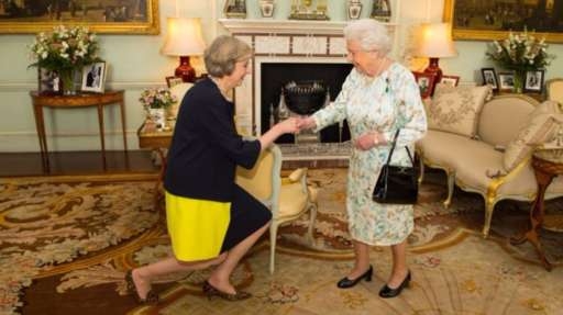 T&acirc;n Thủ tướng diện kiến Nữ ho&agrave;ng Anh Elizabeth II. (Ảnh: Reuters)