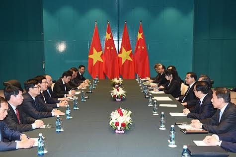 Thủ tướng Nguyễn Xu&acirc;n Ph&uacute;c gặp Thủ tướng Trung Quốc L&yacute; Khắc Cường. (Ảnh: VGP).