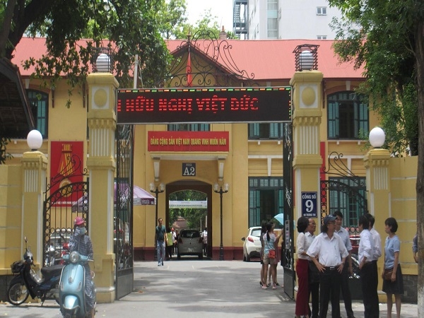 Sự cố mổ nhầm ch&acirc;n cho bệnh nh&acirc;n tại Bệnh viện Việt Đức khiến sư luận bức x&uacute;c.