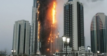 Chung cư 75 tầng ở Dubai bốc cháy ngùn ngụt