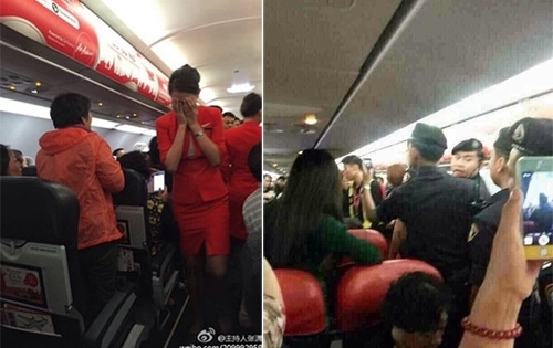 Máy bay quay đầu vì hành khách Trung Quốc hất nước nóng vào tiếp viên
