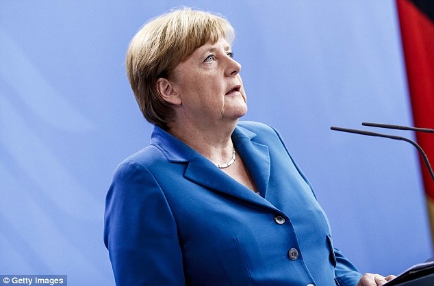 B&agrave; Angela Merkel phải đối mặt với sự chỉ tr&iacute;ch từ người d&acirc;n v&igrave; ch&iacute;nh s&aacute;ch nhập cư của m&igrave;nh. (Ảnh: Getty)