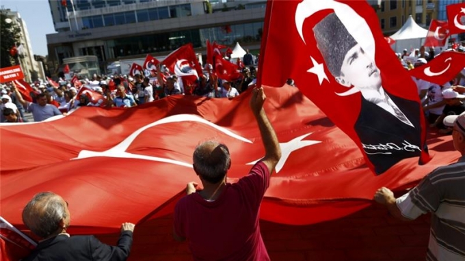 Tổng thống Thổ Nhĩ Kỳ quyết t&acirc;m trừng phạt tất cả những người c&oacute; li&ecirc;n quan tới cuộc đảo ch&iacute;nh qu&acirc;n sự h&ocirc;m 15/7. (Ảnh: Reuters)
