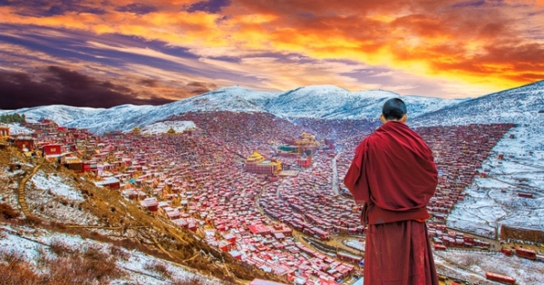 Toàn cảnh Kì vĩ "thung lũng đỏ" Phật giáo Larung Gar trước ngày bị phá dỡ
