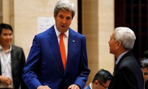 Ngoại trưởng Mỹ John Kerry, tr&aacute;i, tham dự hội nghị ASEAN tại L&agrave;o. Ảnh:&nbsp;Reuters