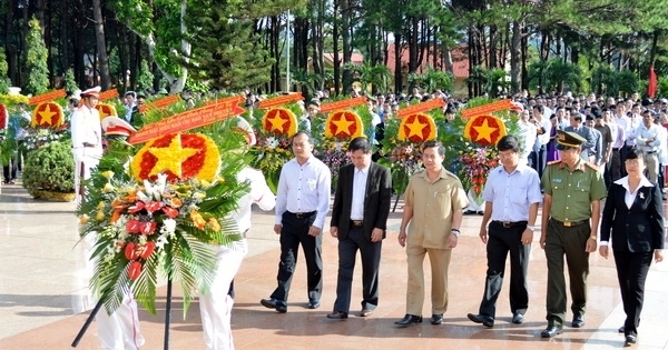 Dâng hương nghĩa trang Liệt sỹ tỉnh Đắk Lắk nhân kỷ niệm 69 năm ngày Thương binh Liệt sỹ