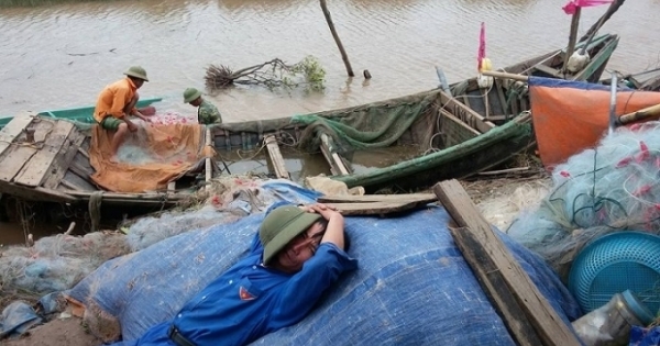 Tiền Hải (Thái Bình): Bà con oằn mình khắc phục hậu quả nặng nề do bão số 1 để lại